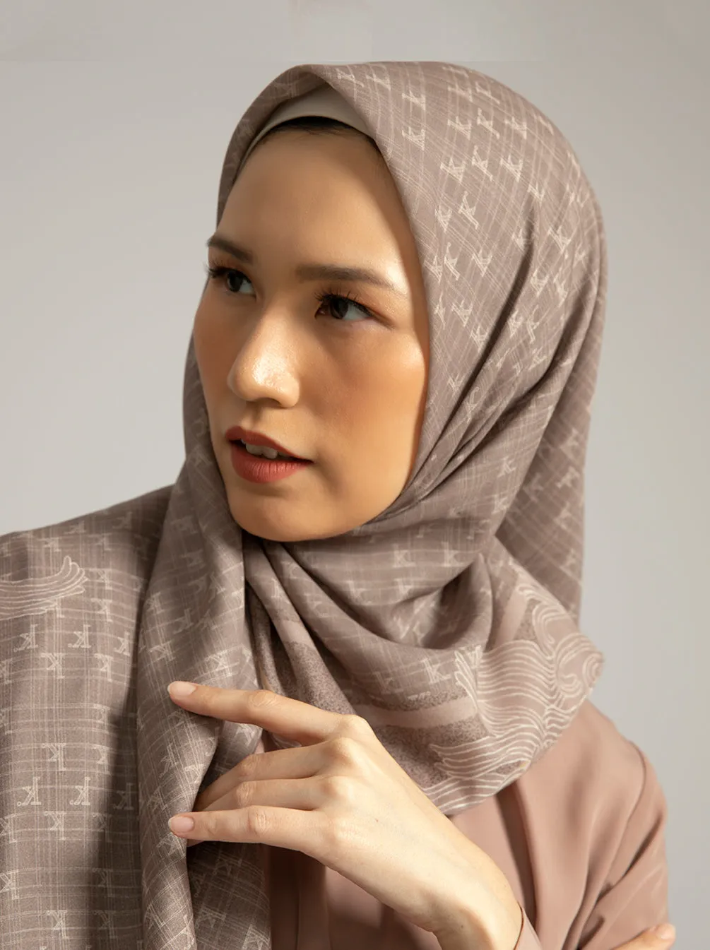 MONOGRAM SCARF COFFEE ROSE