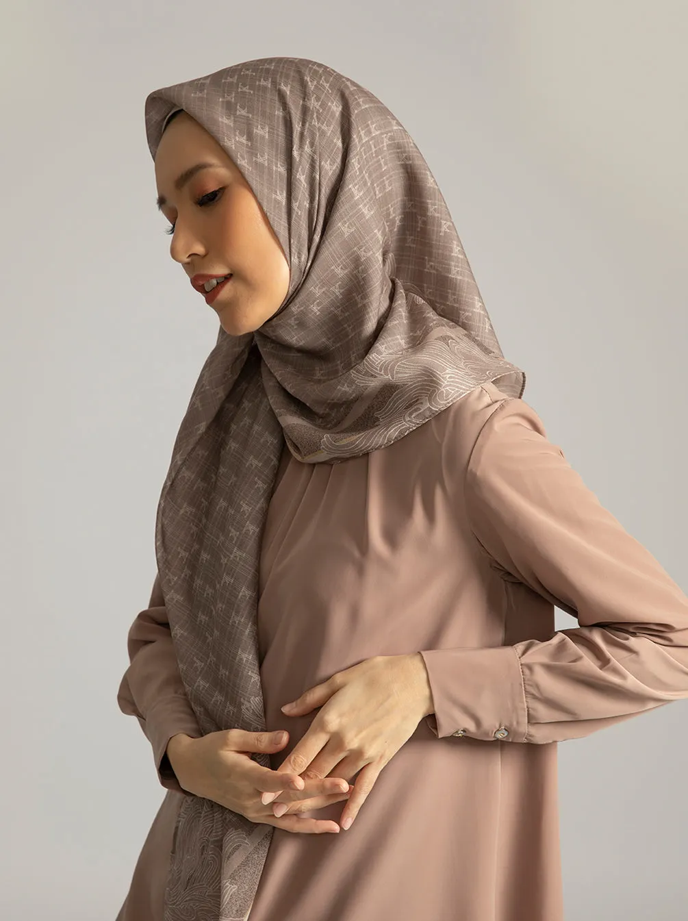 MONOGRAM SCARF COFFEE ROSE