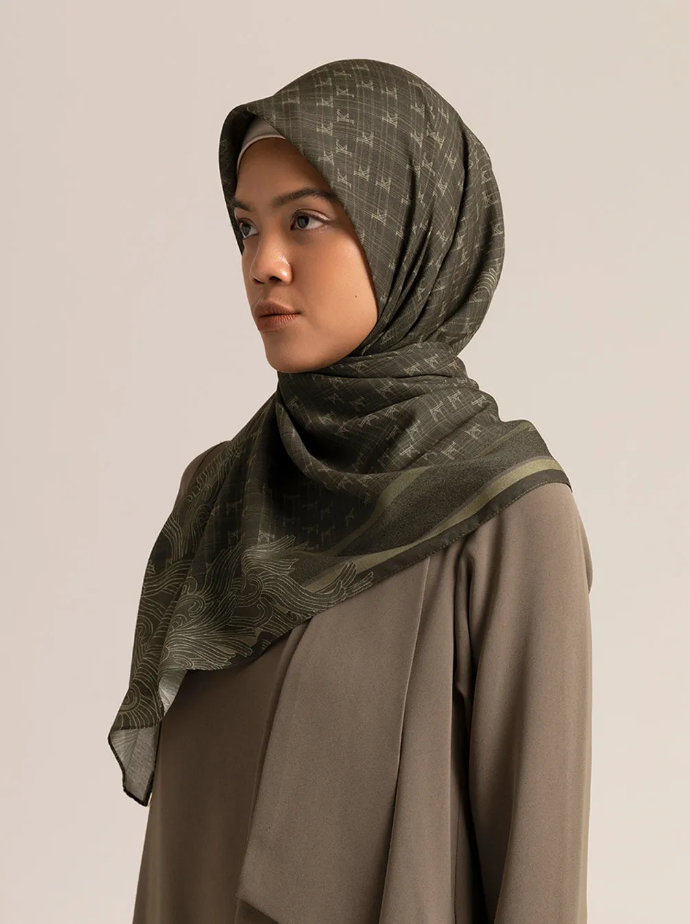 MONOGRAM SCARF DARK MOSS