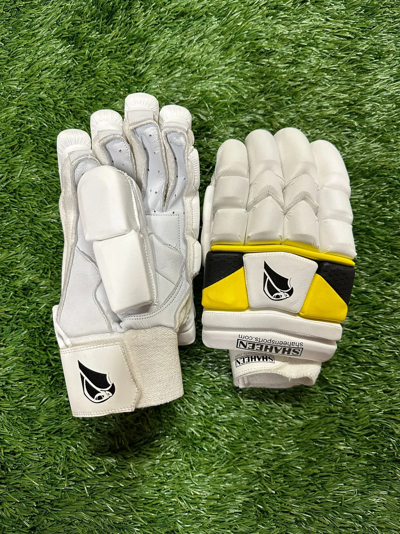 High-Quality Shaheen Sports Professional Batting Gloves